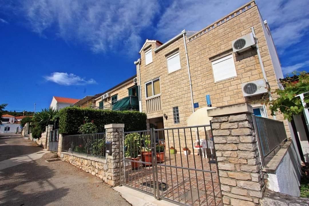Apartment Samanta Supetar Extérieur photo